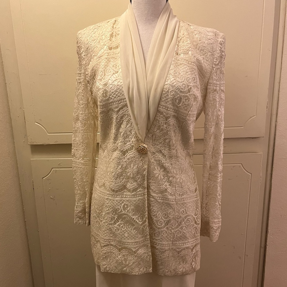 Beautiful long blouse 29 inches long.